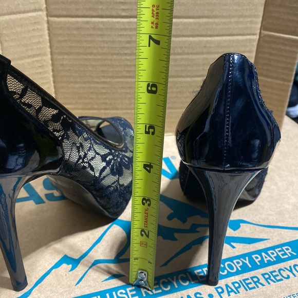 Guess black heels size 6 and 1/2 - Picture 5 of 5